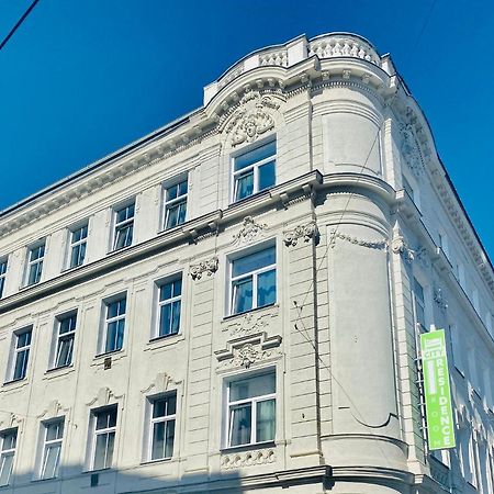 City Residence Rooms & Apartments Wina Bagian luar foto